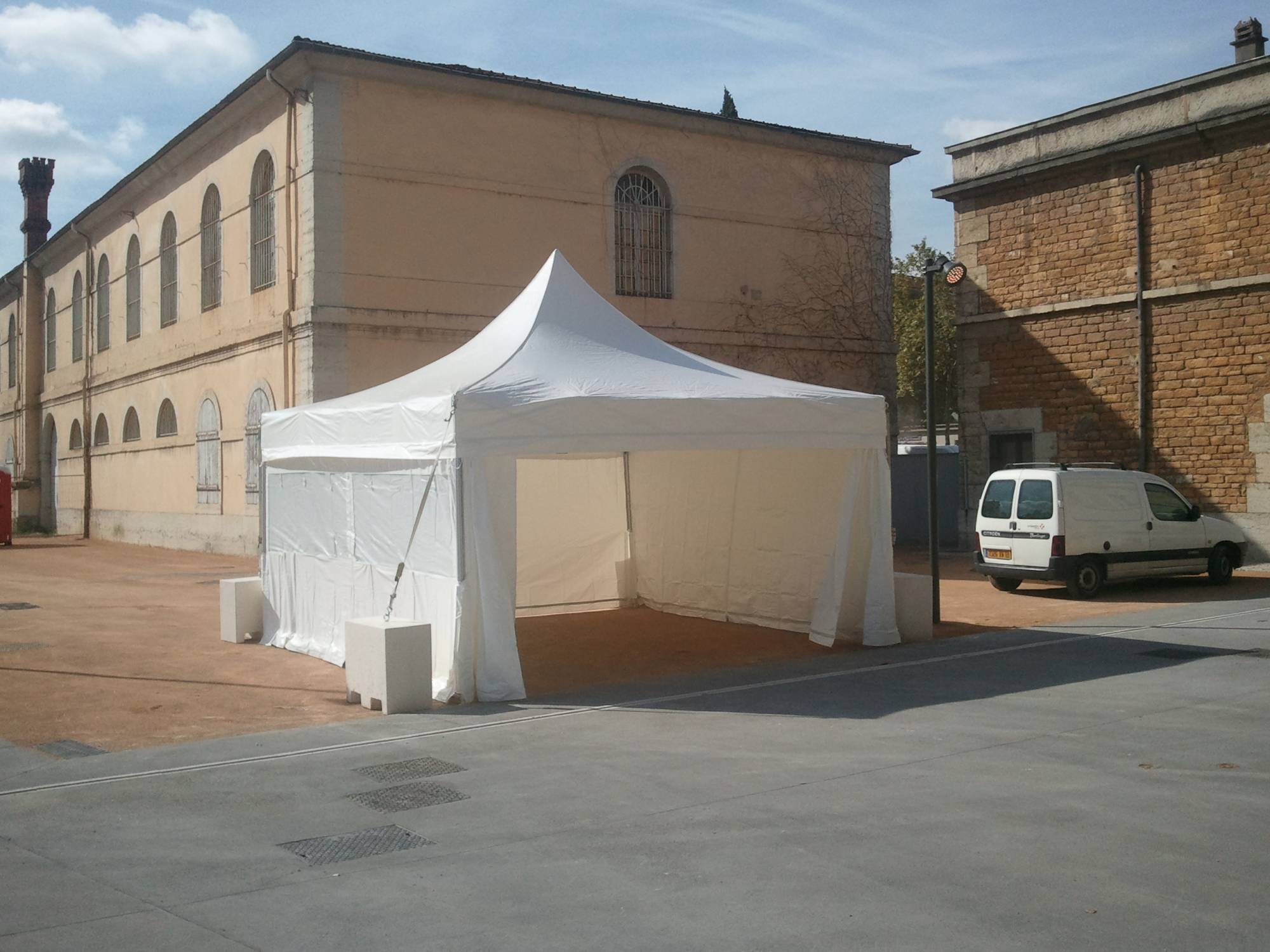 Location d'une tente pagode de 25 M2 pour 20 personnes a Lyon